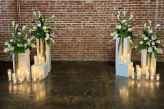 altar-pillars-flowers