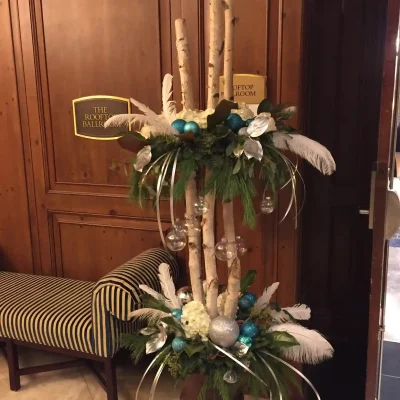 Tall entrance intercontinental.